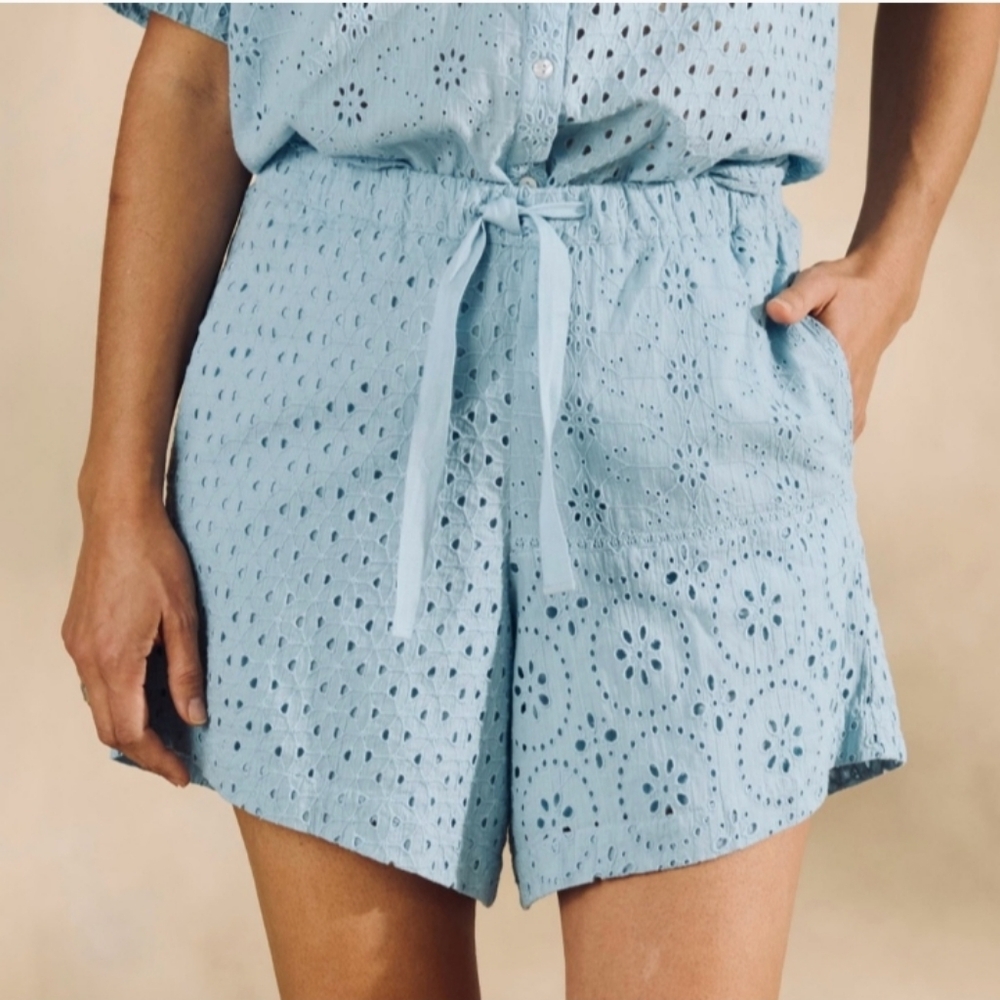 SUNDANCE Tabitha Eyelet Shorts Sky Light Blue Elastic Waist Lined Pockets NWT